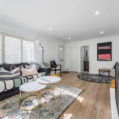 Modern 4BR Bungalow by LAKE in Prestigious Port Credit, Mississauga