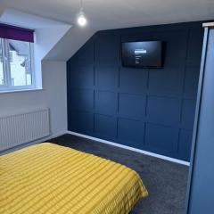 Modern room in west hallam