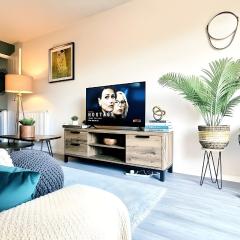 2 Bedroom House, Park on Doorstep, Families and Contractors Friendly, Near Parkway Station
