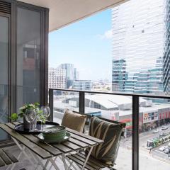 Bright 2BR by Southern Cross with Parking