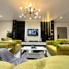 2 Bedroom Maisonette with Ps5, D'luxe stay