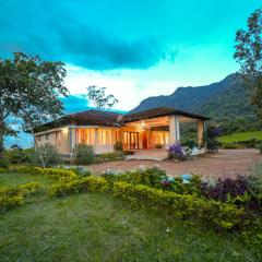 Viriparai Tea Bungalow Munnar by VOYE HOMES - Surrounded by Tea Plantations