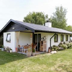 Romantisk Ø-Sommerhus I Hyggelig Stil Ved Strand