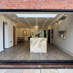 Stylish 4Bed House - Garden - High Speed Internet - Parking 154R