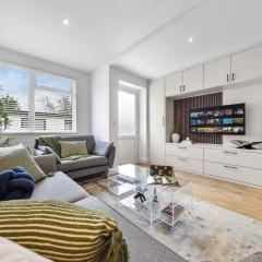 Contemporary 2BR Apt, Near Station, Free WIFI