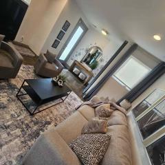 3BR and 3BA 5 Min DT Firepit Patio and Sleeps 10