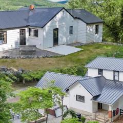 6 Acre Estate 2 Homes Hot Tub Families Parkway