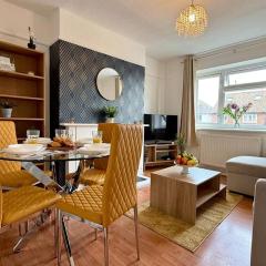 Home in Chelmsford, Fast Wi-Fi Free Parking, ideal for Work & City Breaks