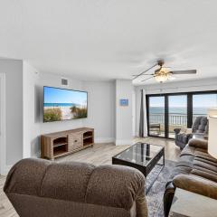 New listing! Direct oceanfront with private balcony, pool, and hot tub