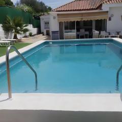 Chalet con Jardin Piscina Privada y parking