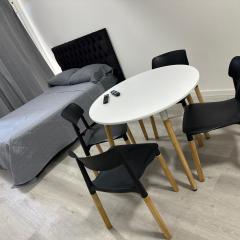 MOVISTAR ARENA PREMIUM THAMES 56 8 piso 812 Cocheras y Seguridad