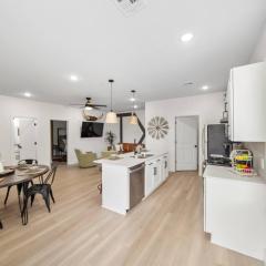 Gated Parking, Near Downtown, Museums, Bayou Trail