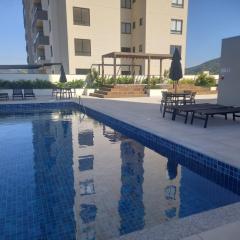 Apto com piscina a 150m da Praia!