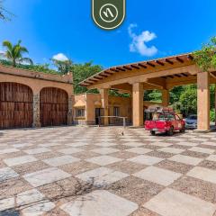 Luxury Oceanfront Villa - Private Beach - Pool