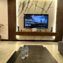 Luxury Modern Apartment in the Heart of the City with Balcony Overlooking Twin Towers