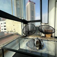 Luxury Modern Apartment in the Heart of the City with Balcony Overlooking Twin Towers