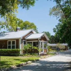 Historic Bayshore Cottage walk to Bay & Ringling