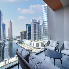 Luxury Studio in Peninsula One, Bay Views