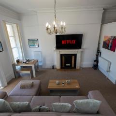 Spacious 2 Bed Apartment in Brighton- Free Parking