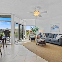Riverfront Marker 33 with Sunset Views, Walk to Flagler & 3rd Ave, Pet Friendly, Pool & Hot Tub