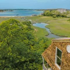 Sweeping Views Minutes to Beach