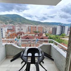 Prizren de Dağ Manzaralı 4 Kişilik Konforlu Daire