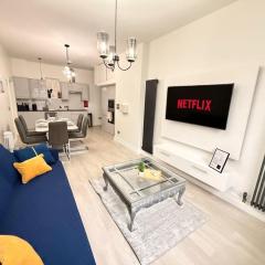 Warstone Suite-Luxury 2-Bedroom Flat, Parking, WiFi, Netflix, Central Location