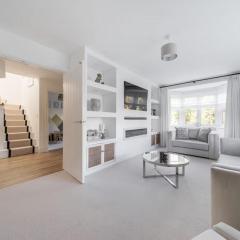 Spacious 4 Bed in Bedford with Garden & Parking