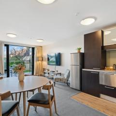 2 Bedroom Lakeside 5 Min Flat Walk To Town