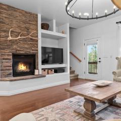 Pinetop Retreat Centrally located, Hiking, Fishing, Jet Tub, 2 Fireplaces