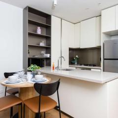 1B1B1S Modern Apt Hi-speed Wifi Free Tram Pool Gym Balcony