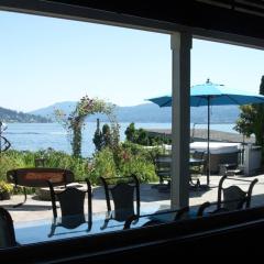 3 bed Lake Sammamish Waterfront + Peloton Bike