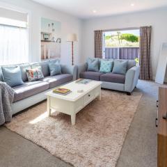 Wai Marino Cottage - Marine Parade, sleeps 5