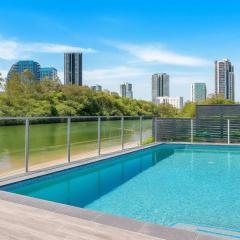 Broadbeach Waterside 2BR Luxury Apt