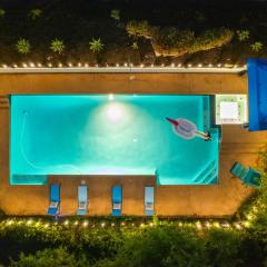 Entire Private Big Yard, View, 4BR, King Bed, 10 Parking, Available Now