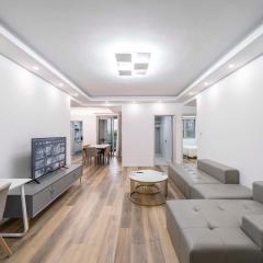 Tyms Elegant 4BR 2BA APT Riverside