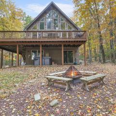 Woodland Oasis by AvantStay Hot Tub Firepit Walk to Lake