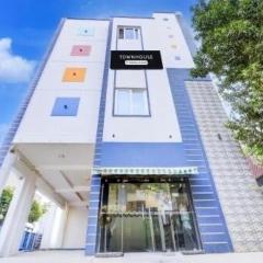 Townhouse Central Silk Board Metro Station Bangalore Formerly Parkash Tower