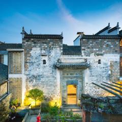 Wuyuan Jiwei Mountain Lodge (Sixi-Yan Village Scenic Area)
