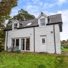 Stunning 2 Bed Riverside Cottage near Oban