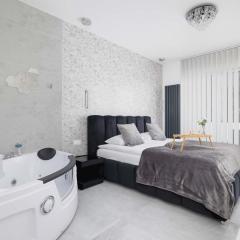 Beautiful Studio in Katowice with Bathtub and Parking Space by Noclegi Renters
