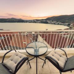 Delmare Lake view house