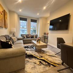 Lethbridge Villa 49 3-bedroom Apartment with Garden, Fibre WiFi, free parking, sleeps 6