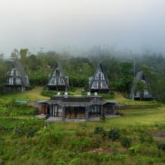 Luxury Villas at walking distance to Tamblingan Lake