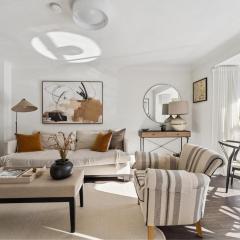 Elegant 1-Bed Flat with Parking & Long Walk Views