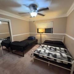 Private Room Near Transit, Shopping, High Speed Wi-Fi, Parking