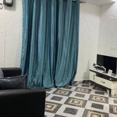 1 Bedroom House Sleeps 2 - Aircon - Free parking