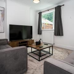 Modern 4BR Home in Dudley