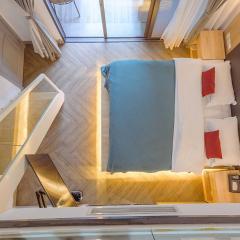Heinemann Hotel loft suite with two king beds B306 with a jacuzzi and a local