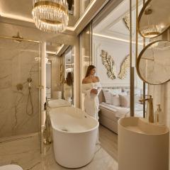 Jacuzzi Mirror Suite Granaria by Downtown Apartments